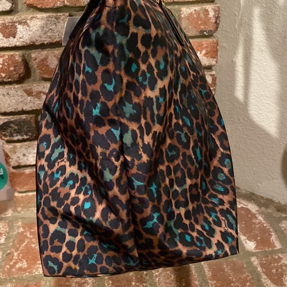 NWT Getaway OCELOT PRINT LRG WEEKENDER - Picture 3 of 8